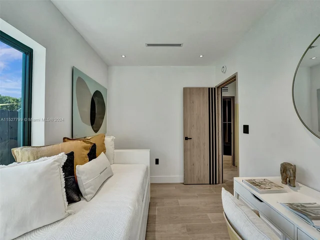 2066 NE 174th St, North Miami Beach FL 33162