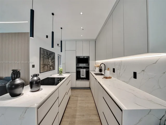 2066 NE 174th St, North Miami Beach FL 33162