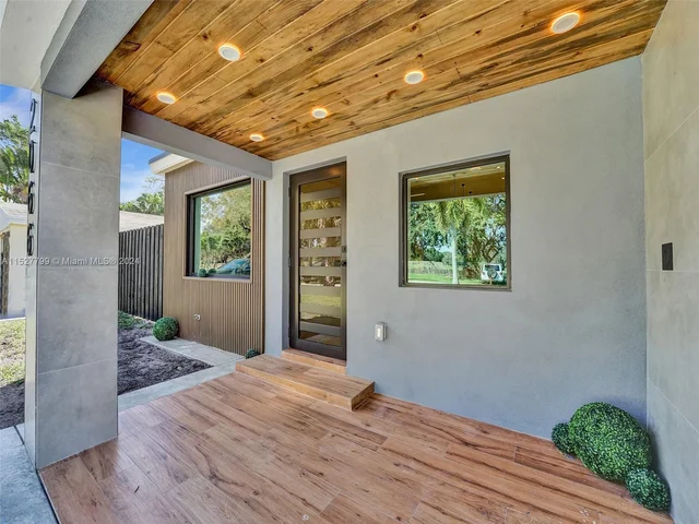 2066 NE 174th St, North Miami Beach FL 33162