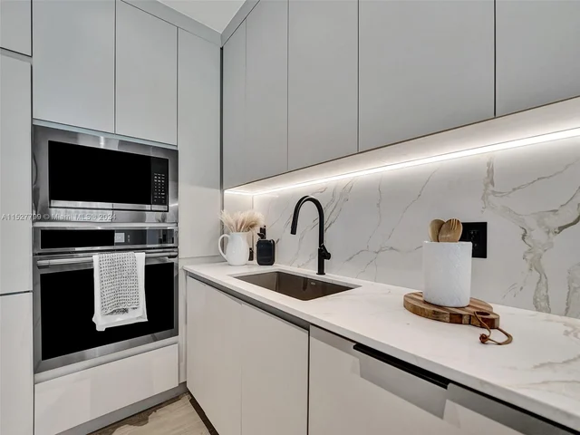 2066 NE 174th St, North Miami Beach FL 33162