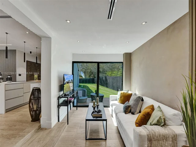 2066 NE 174th St, North Miami Beach FL 33162