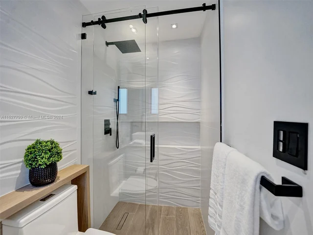 2066 NE 174th St, North Miami Beach FL 33162