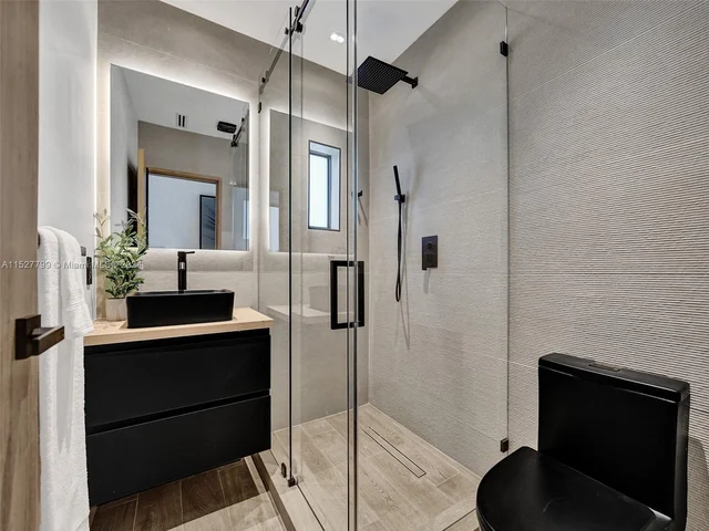 2066 NE 174th St, North Miami Beach FL 33162