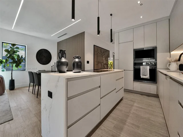 2066 NE 174th St, North Miami Beach FL 33162