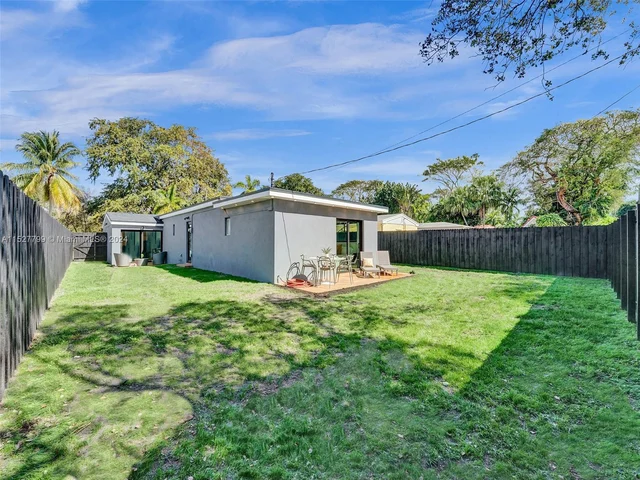 2066 NE 174th St, North Miami Beach FL 33162