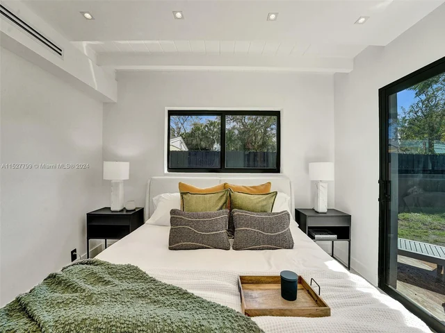 2066 NE 174th St, North Miami Beach FL 33162