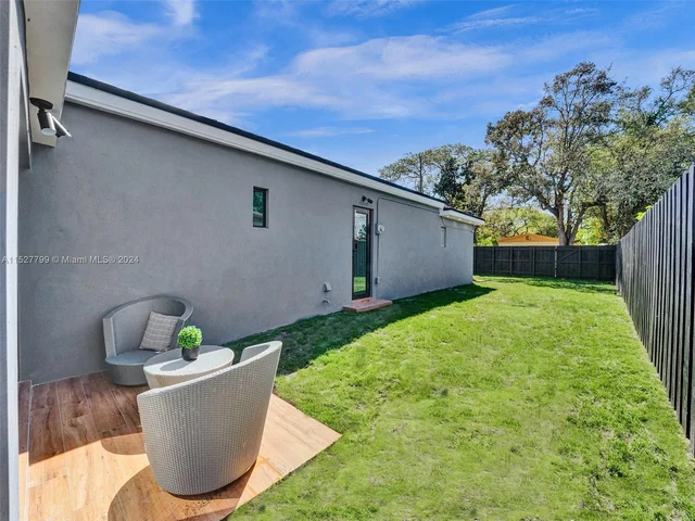 2066 NE 174th St, North Miami Beach FL 33162