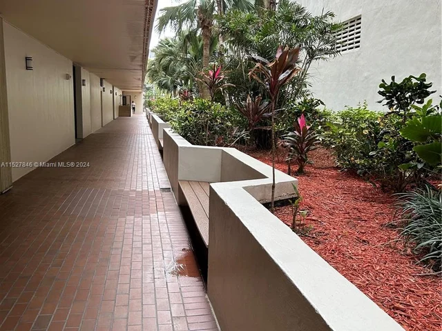 1621 Collins Ave # 405, Miami Beach FL 33139