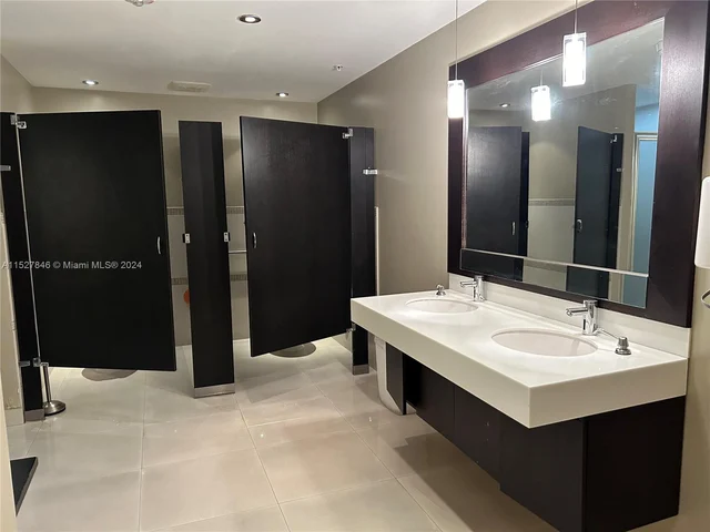 1621 Collins Ave # 405, Miami Beach FL 33139