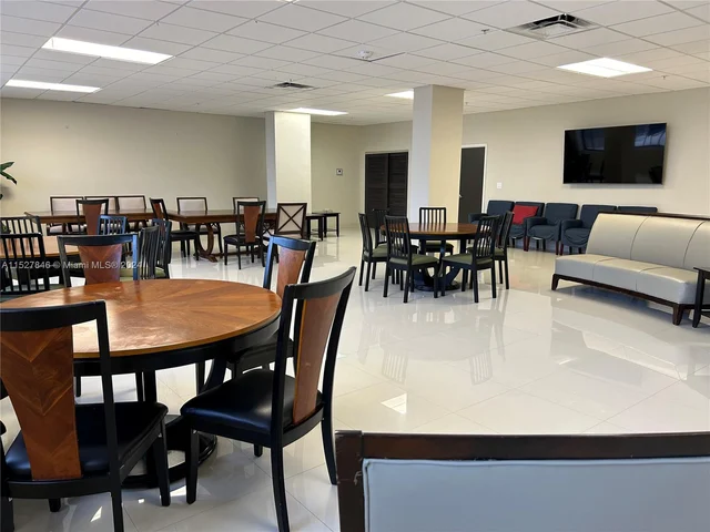 1621 Collins Ave # 405, Miami Beach FL 33139