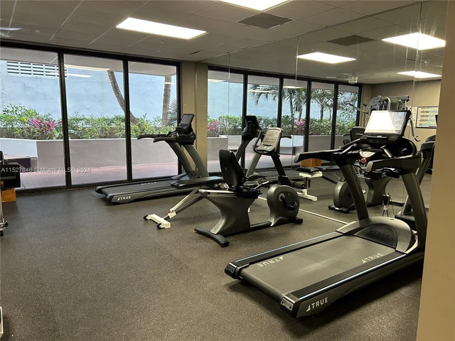 1621 Collins Ave # 405, Miami Beach FL 33139