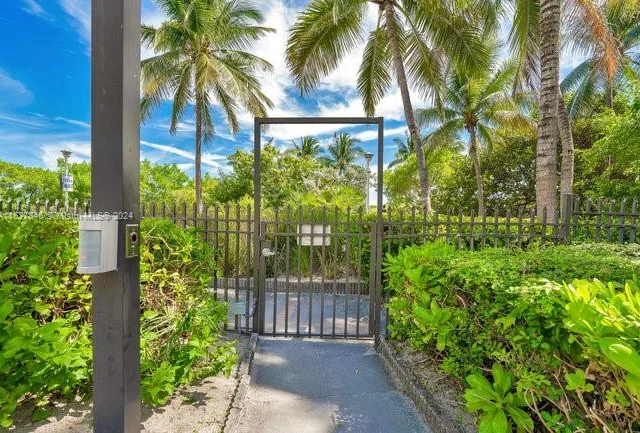 1621 Collins Ave # 405, Miami Beach FL 33139