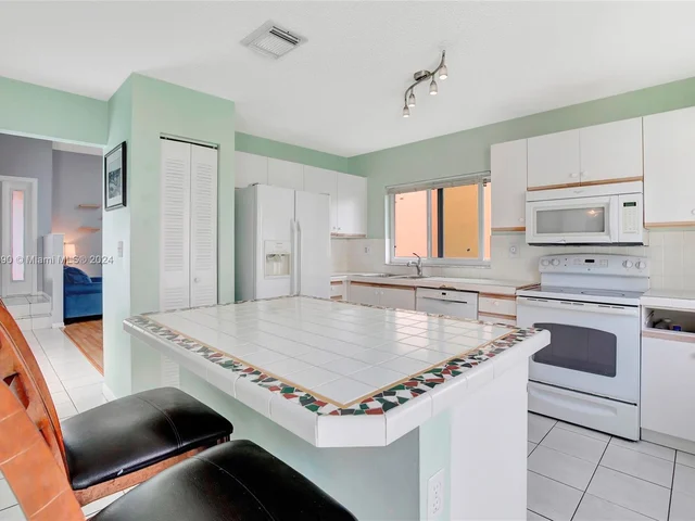 1269 NW 126th Ave, Sunrise FL 33323