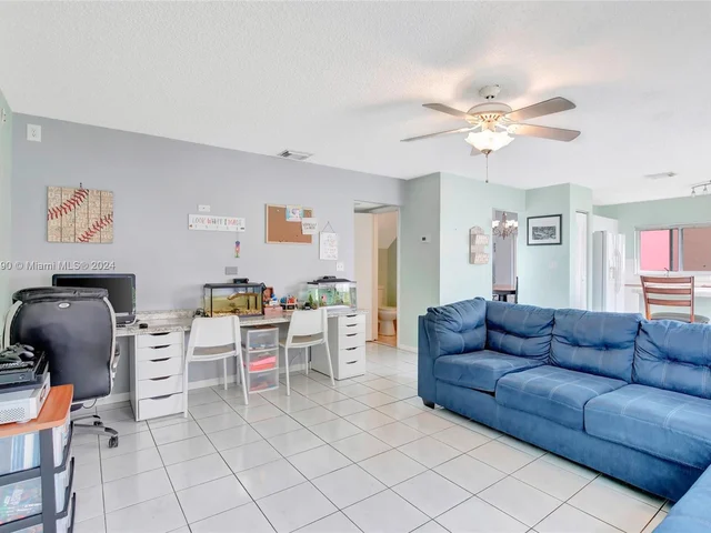 1269 NW 126th Ave, Sunrise FL 33323