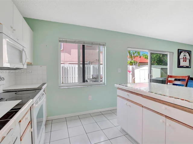 1269 NW 126th Ave, Sunrise FL 33323