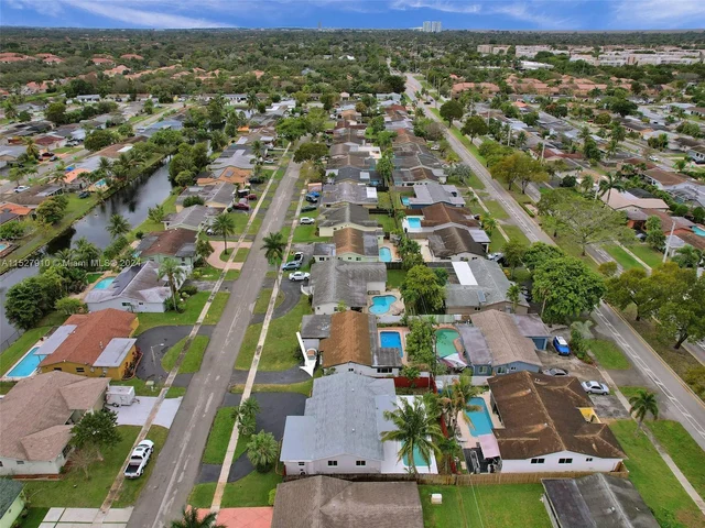 9511 NW 21st Mnr, Sunrise FL 33322