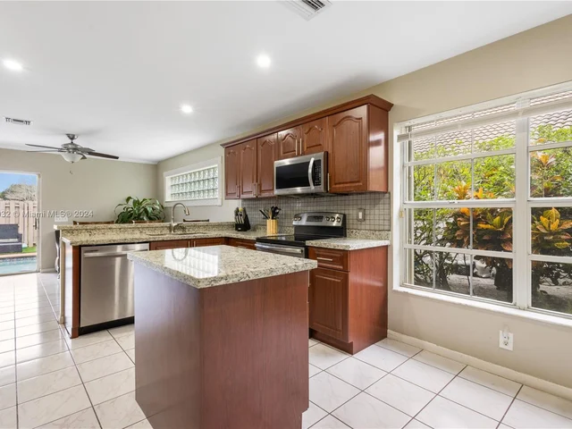 11080 Springfield Place, Cooper City FL 33026