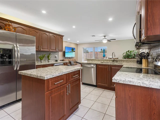 11080 Springfield Place, Cooper City FL 33026