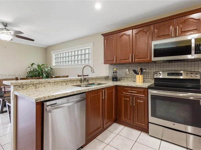 11080 Springfield Place, Cooper City FL 33026