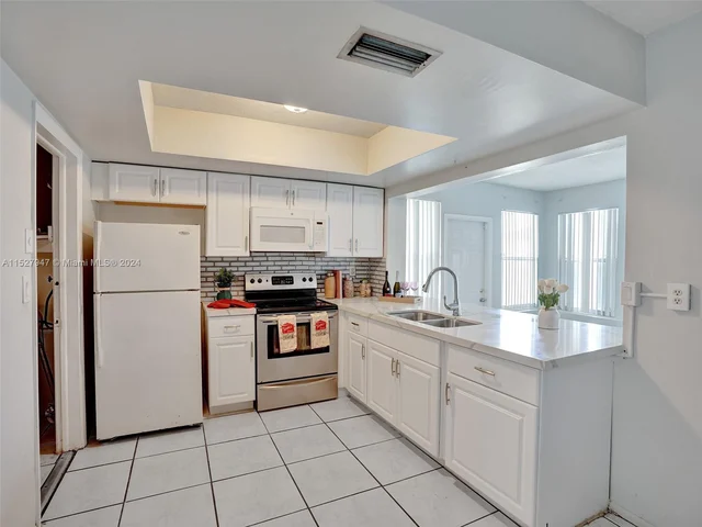 4340 NW 46th Ter, Lauderdale Lakes FL 33319