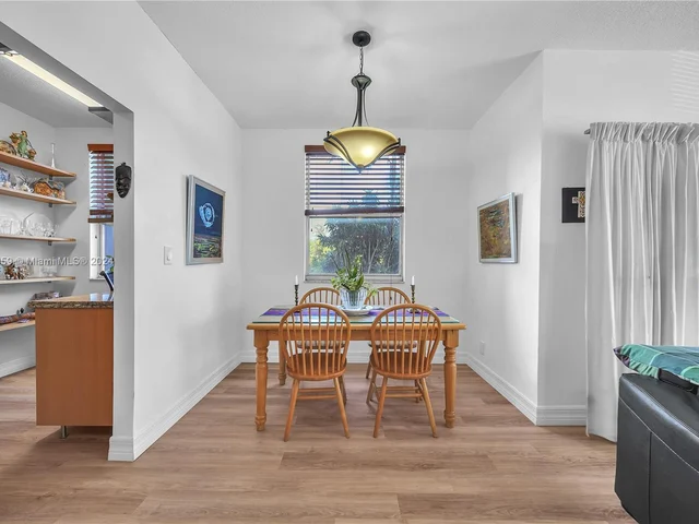 4350 Hillcrest Dr # 120, Hollywood FL 33021