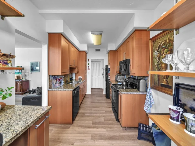 4350 Hillcrest Dr # 120, Hollywood FL 33021