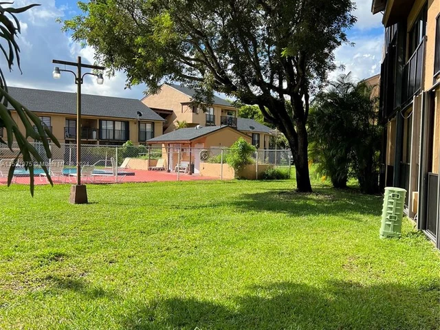 6745 SW 132nd Ave # 107, Miami FL 33183