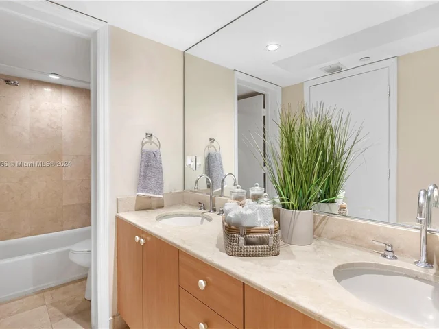 6917 Collins Ave # 411, Miami Beach FL 33141