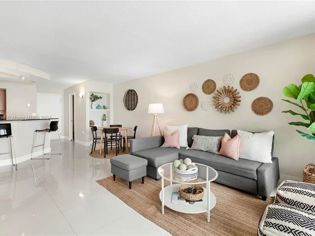 6917 Collins Ave # 411, Miami Beach FL 33141