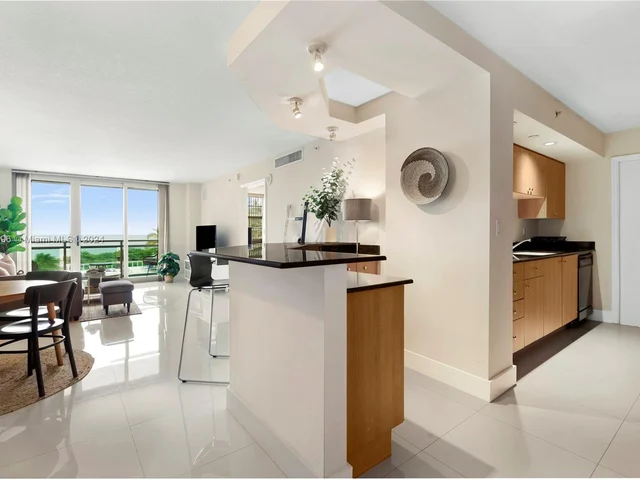 6917 Collins Ave # 411, Miami Beach FL 33141