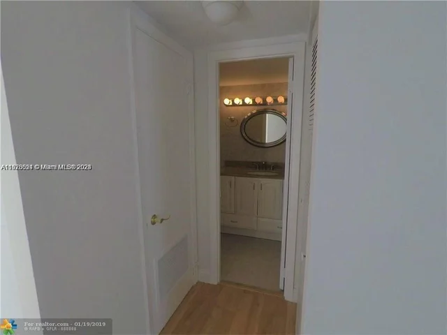 2780 NE 183rd St # 404, Aventura FL 33160