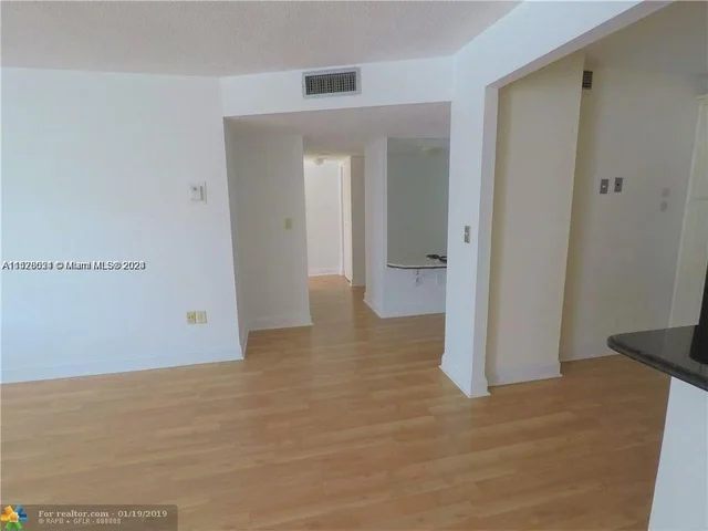 2780 NE 183rd St # 404, Aventura FL 33160