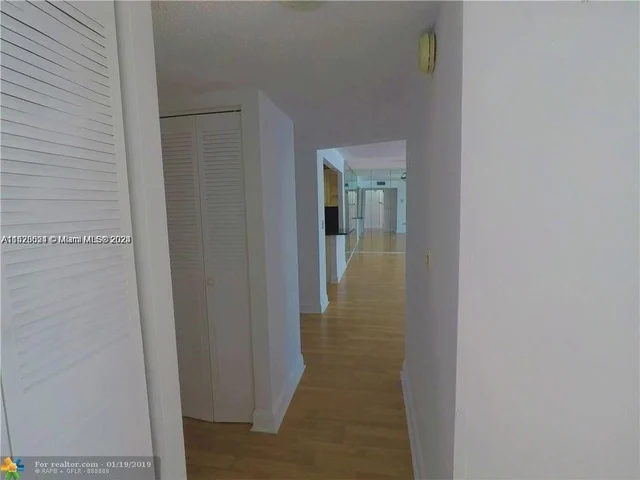 2780 NE 183rd St # 404, Aventura FL 33160