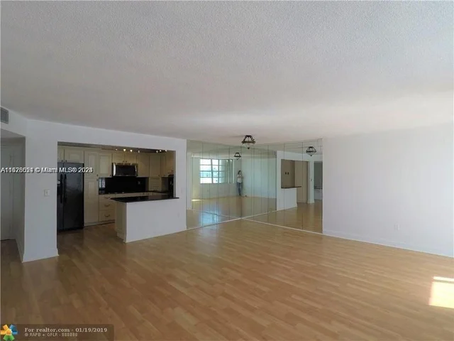 2780 NE 183rd St # 404, Aventura FL 33160