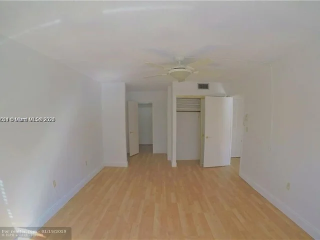 2780 NE 183rd St # 404, Aventura FL 33160