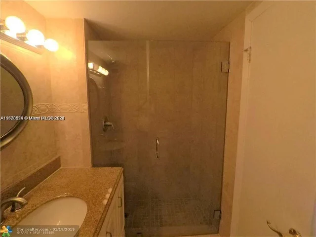 2780 NE 183rd St # 404, Aventura FL 33160