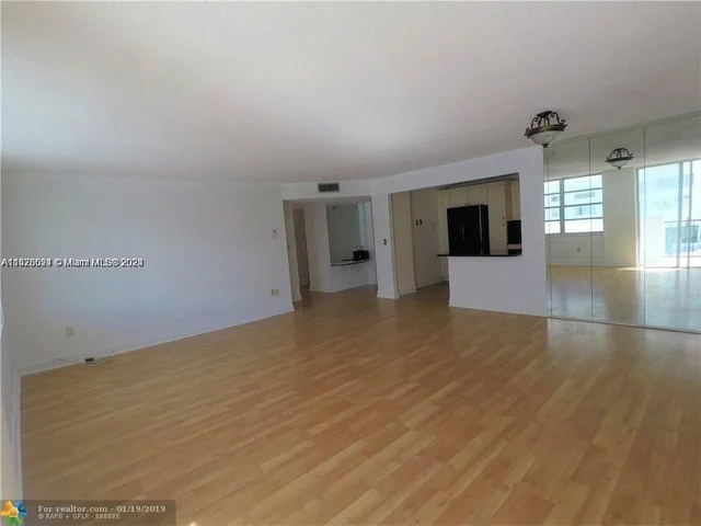 2780 NE 183rd St # 404, Aventura FL 33160