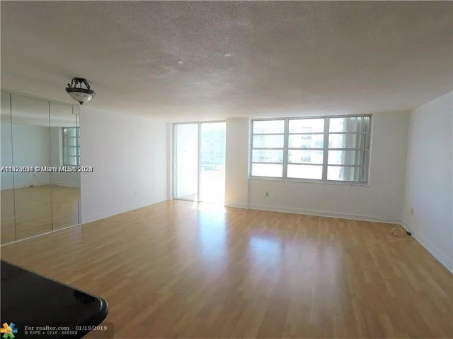 2780 NE 183rd St # 404, Aventura FL 33160