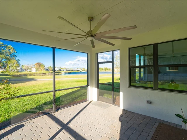 7681 NW 84th Ln, Tamarac FL 33321