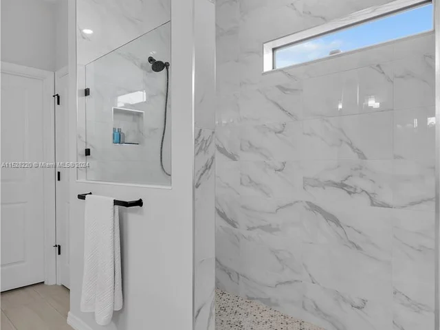 7681 NW 84th Ln, Tamarac FL 33321