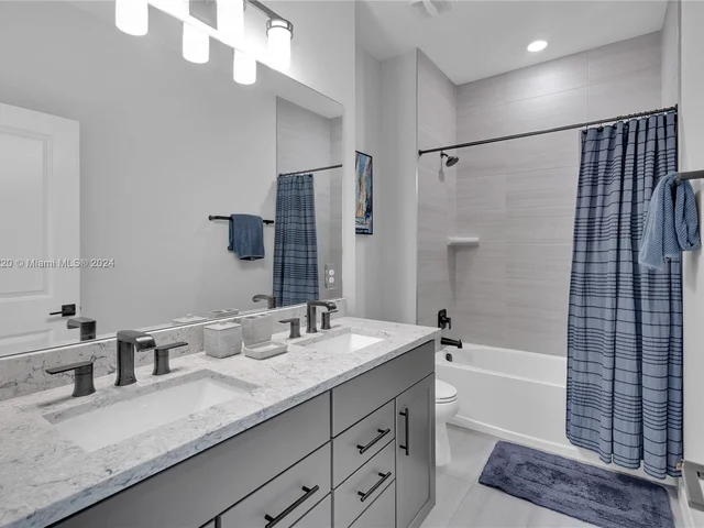 7681 NW 84th Ln, Tamarac FL 33321