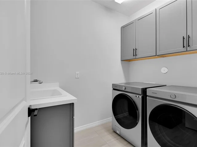 7681 NW 84th Ln, Tamarac FL 33321