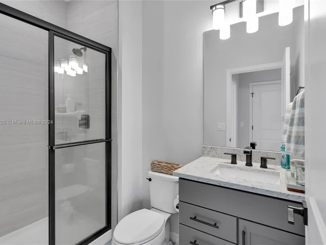 7681 NW 84th Ln, Tamarac FL 33321