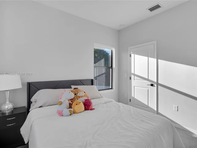 7681 NW 84th Ln, Tamarac FL 33321