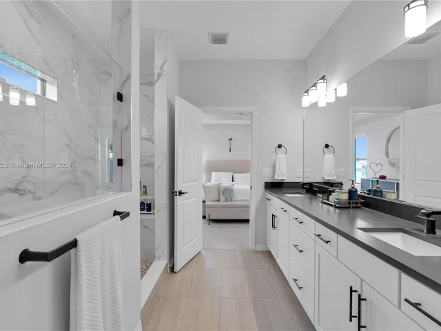 7681 NW 84th Ln, Tamarac FL 33321