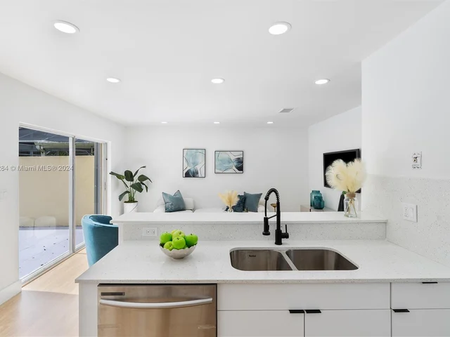 5324 NW 54th St, Coconut Creek FL 33073