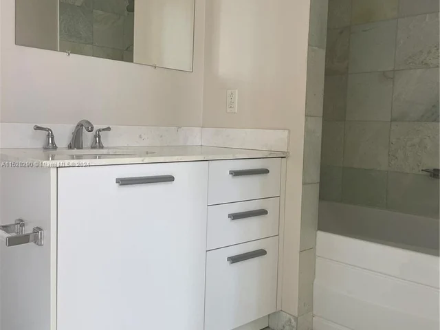 1060 BRICKELL AV # 2211, Miami FL 33131