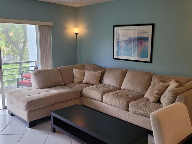 3774 Inverrary Blvd # 206P, Lauderhill FL 33319