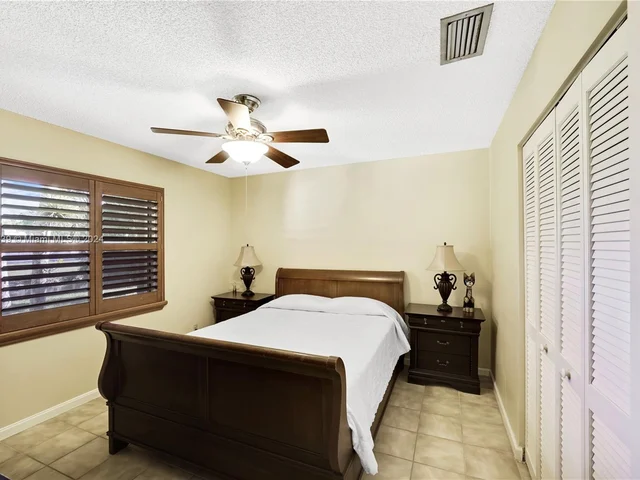 5633 NW 86th Ave, Coral Springs FL 33067