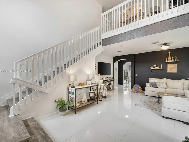 2944 NE 2nd Dr, Homestead FL 33033